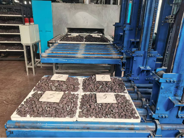 悬臂式自（zì）动上料提升机